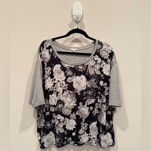 GAP Floral Black and Gray Short Sleeve Top